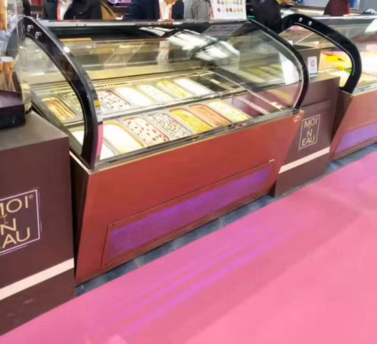 スナックケーキ・ドーナツ・アイスクリームジェラート陳列